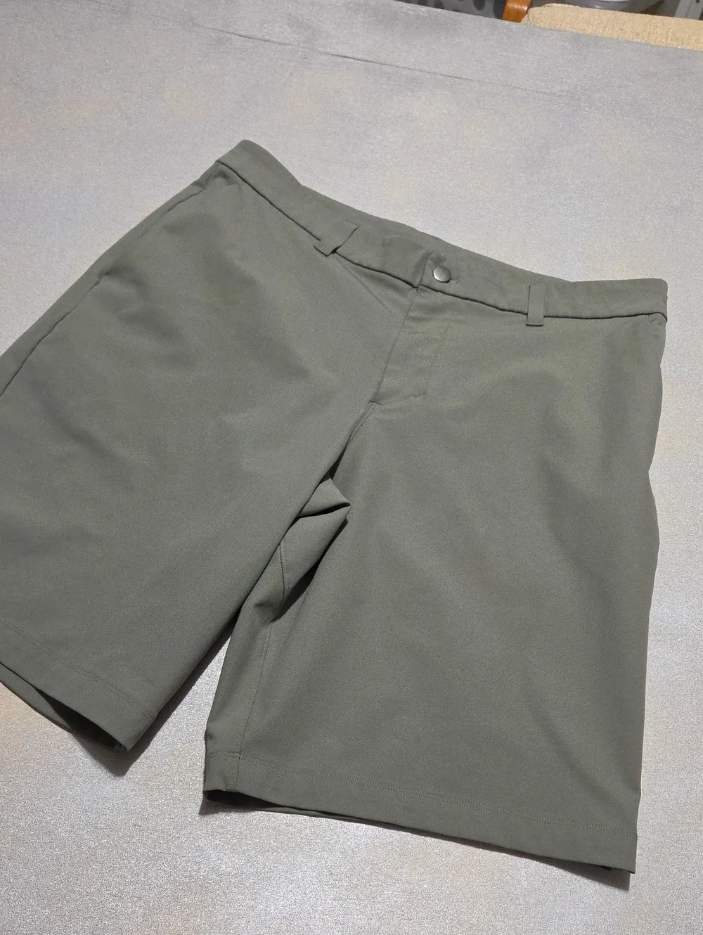 lululemon athletica Men's Flat-Front Shorts — Olive Green